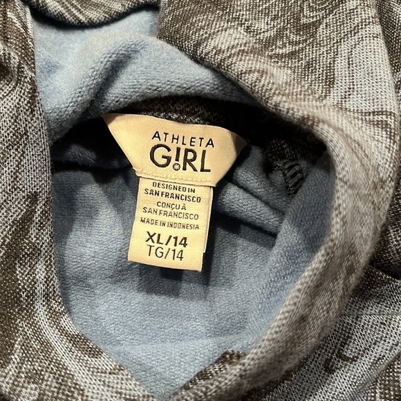ATHLETA girl hoodie with a kangaroo pocket size xlarge (14) . - Picture 3 of 7